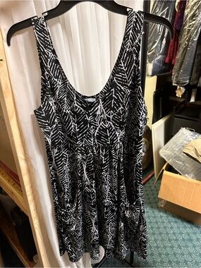 💐Black & White Leaf Print Sleeveless Women’s Dress with pockets